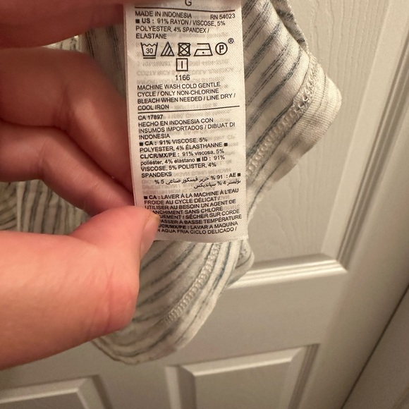 Old Navy Tank size large - Picture 2 of 2